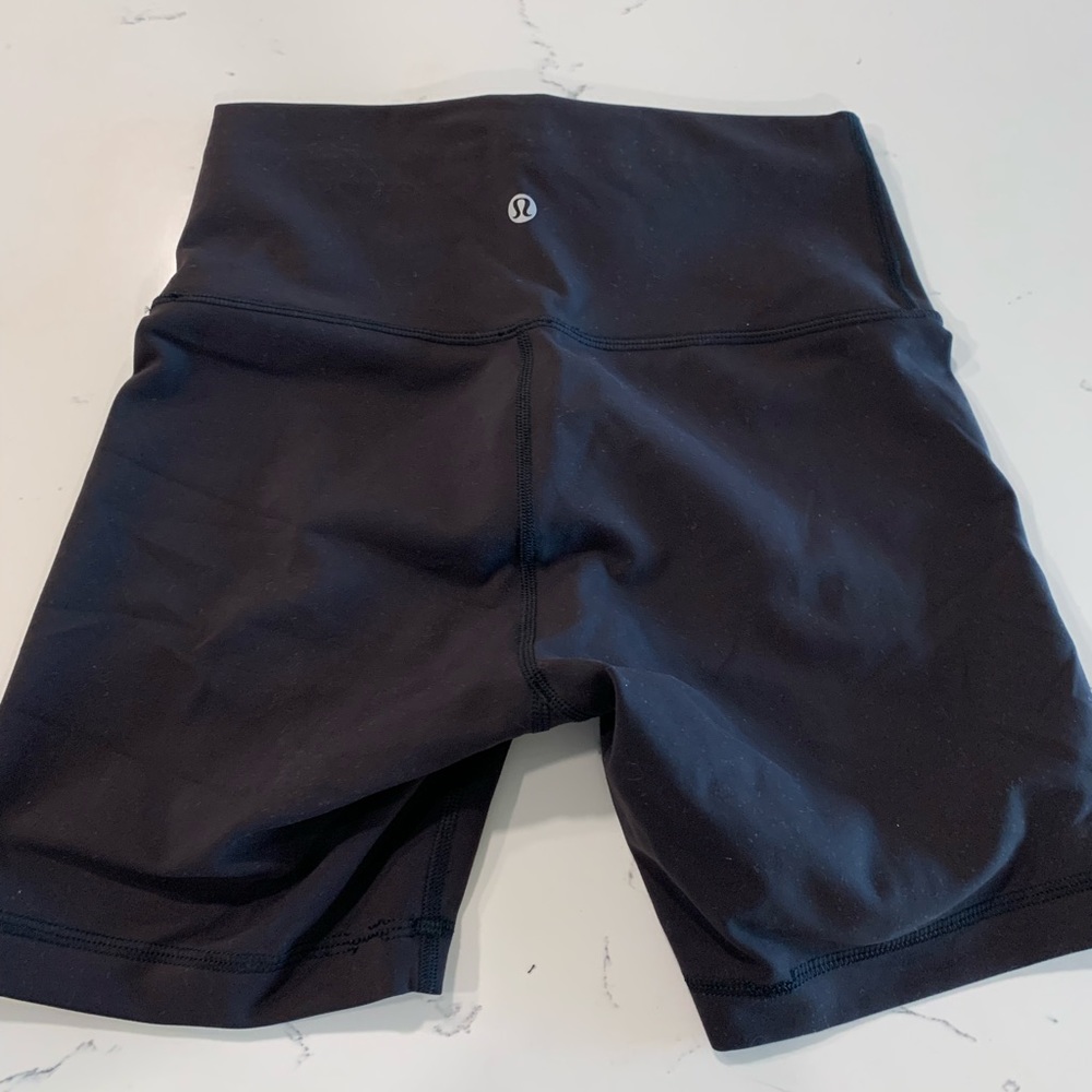 Lululemon Wunder Train High-Rise Short 6" size 6 in black